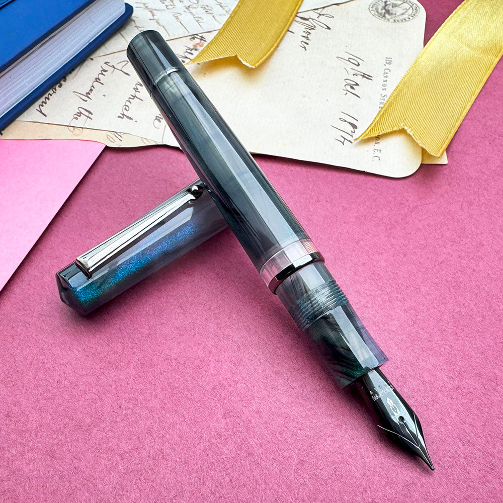Delta Duna Fountain Pen - Zephyr Grey