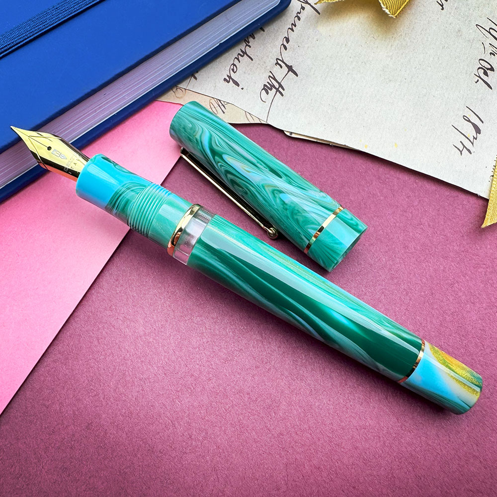 Delta Duna Fountain Pen - Vortex Green