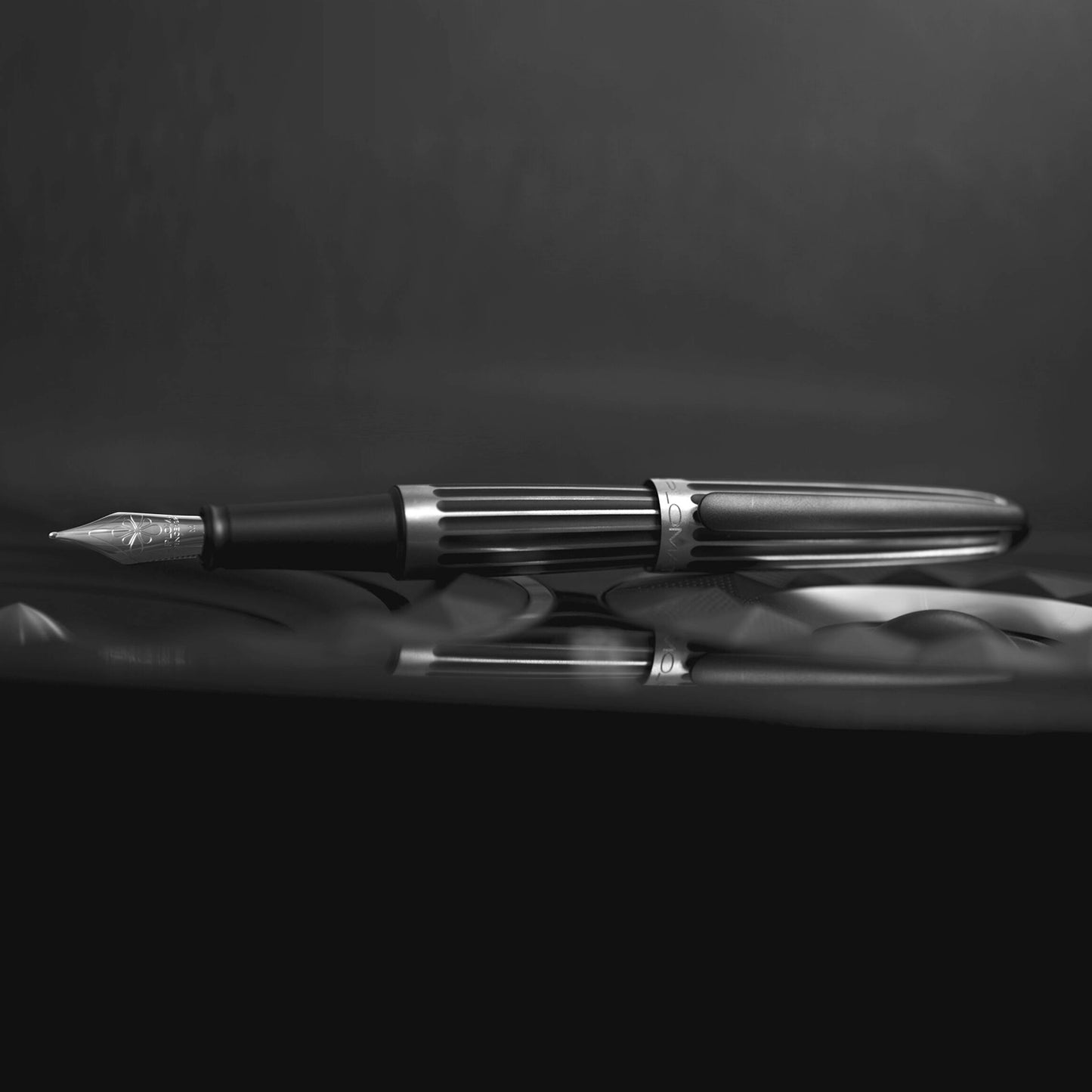 Diplomat Aero Fountain Pen - Stripes Black - Made In Germany lifestyle 2