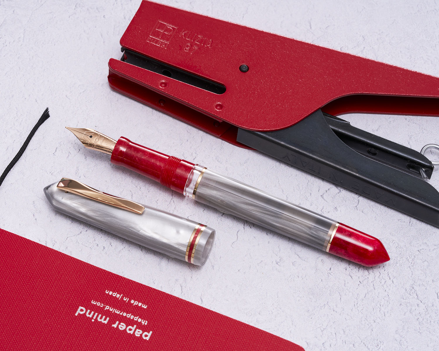 The Paper Mind x Gioia Metis Fountain Pen - Media Vita - Rose Gold Trim Made in Italy lifestyle