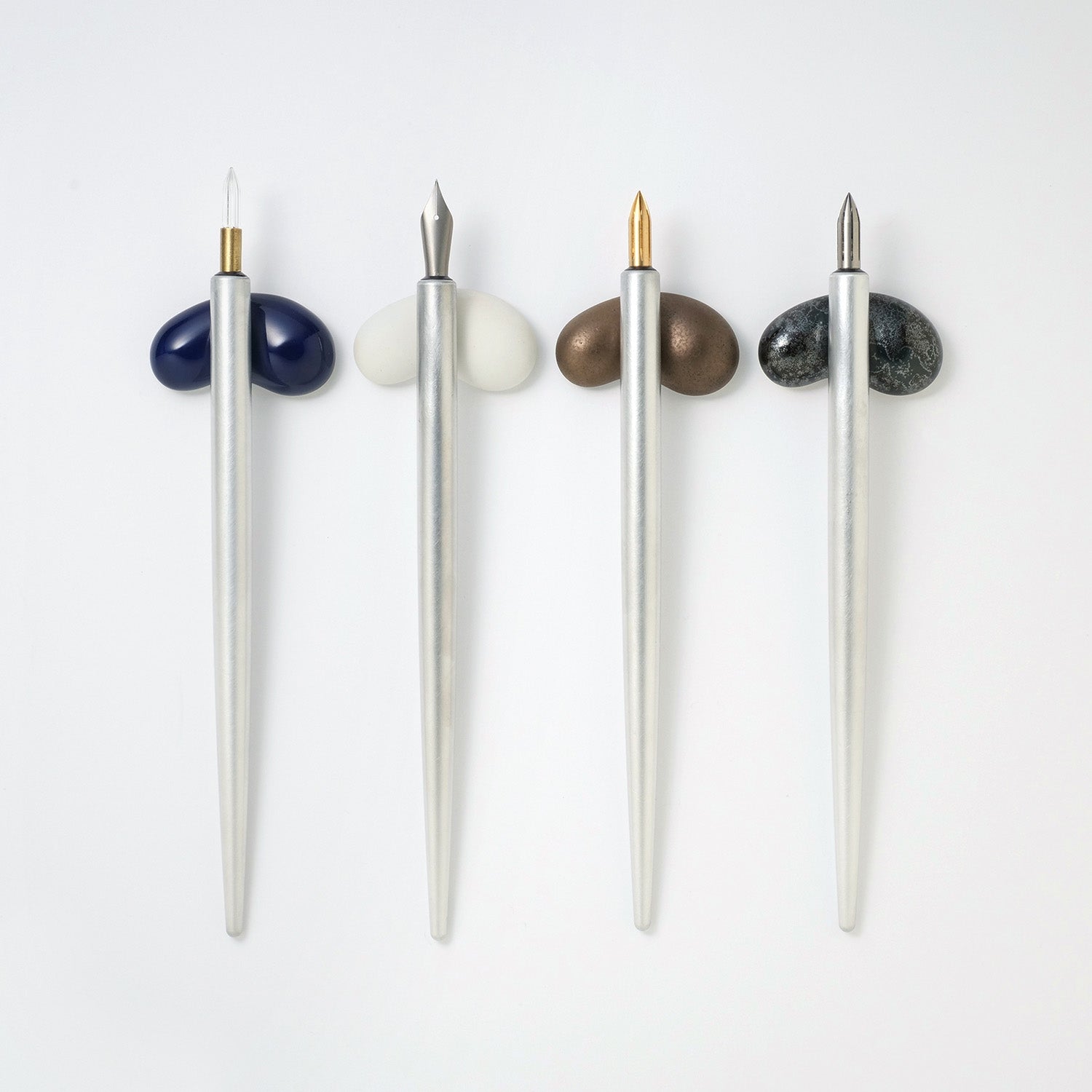 Kakimori Hasami Pen Rests with nib holders and nibs