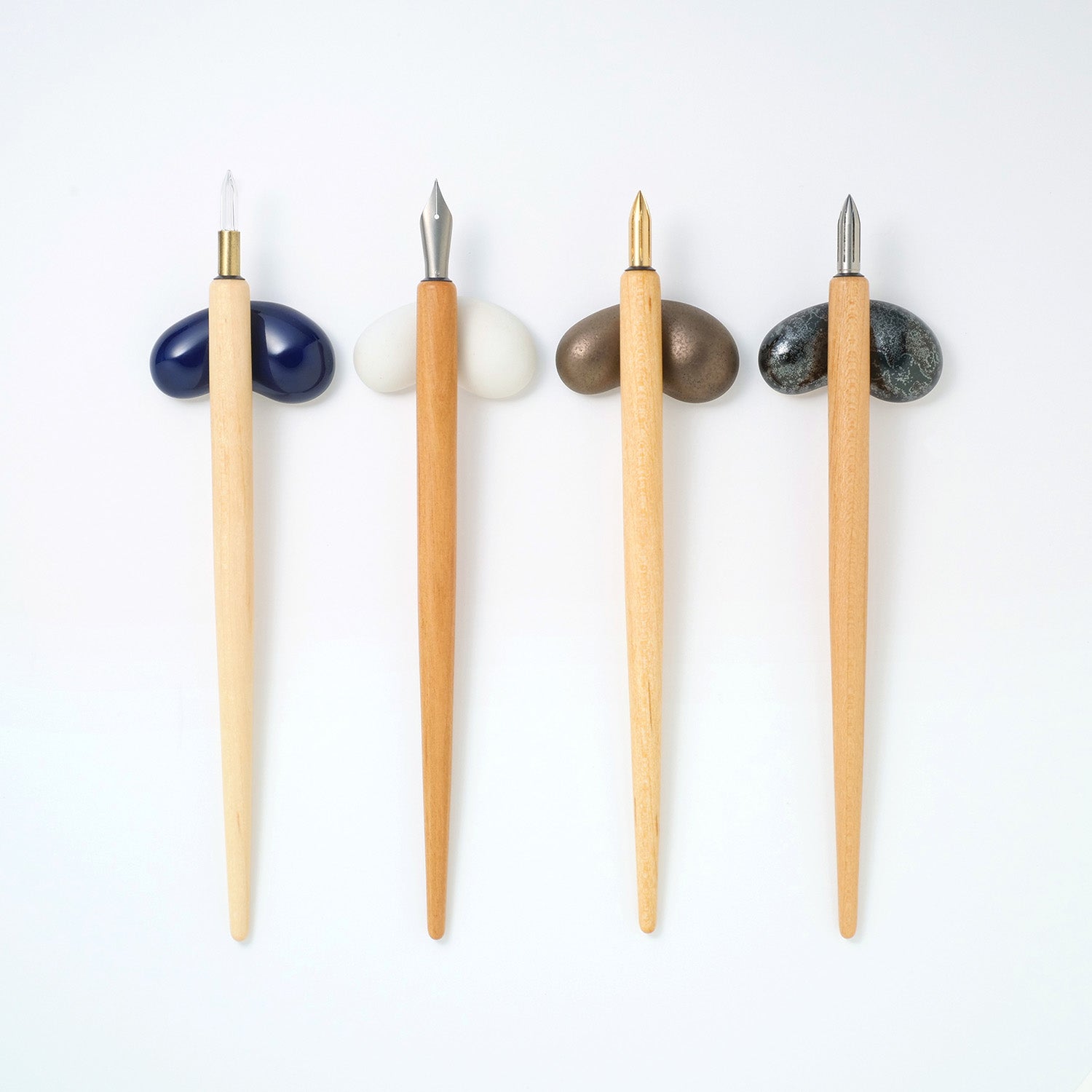 Kakimori Hasami Pen Rests with sakura wood nib holders and nibs